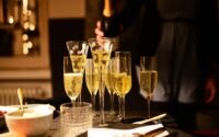 Mousserende vin i hverdagen med fokus på servering og anvendelse